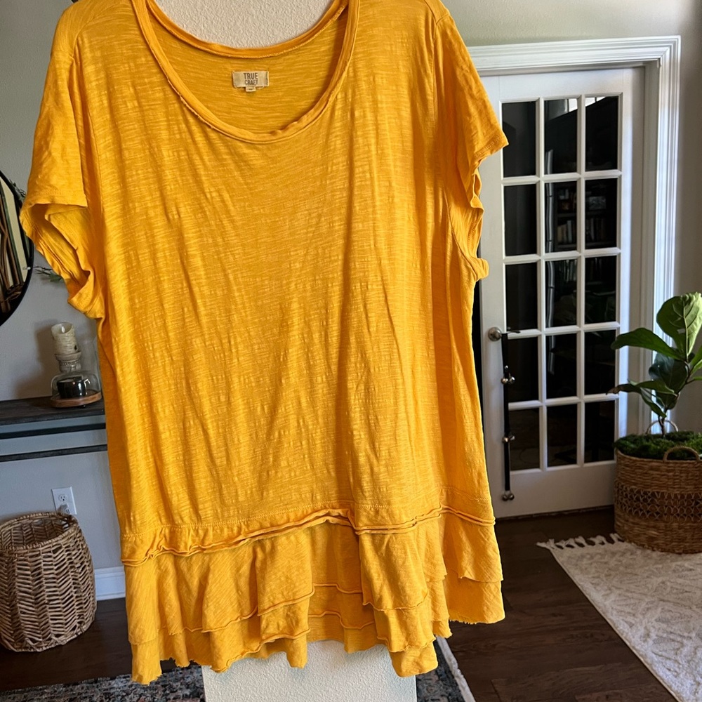 Yellow ruffle bottom tee